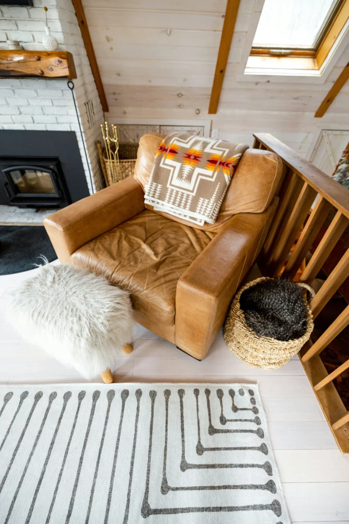 10 Cozy Small Cottage Living Room Ideas to Create a Warm Retreat ...