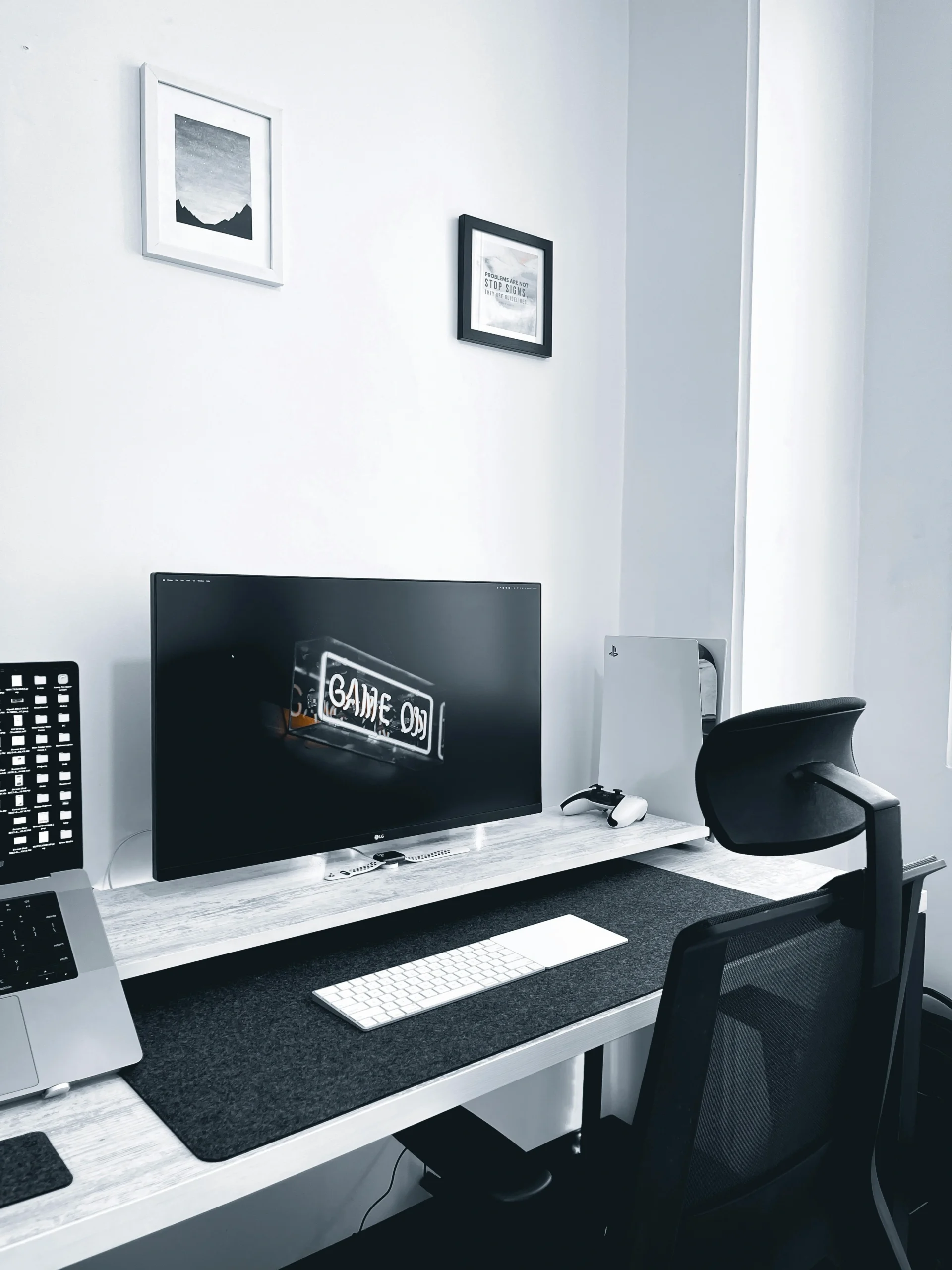 Minimalist Bedroom Desk Area