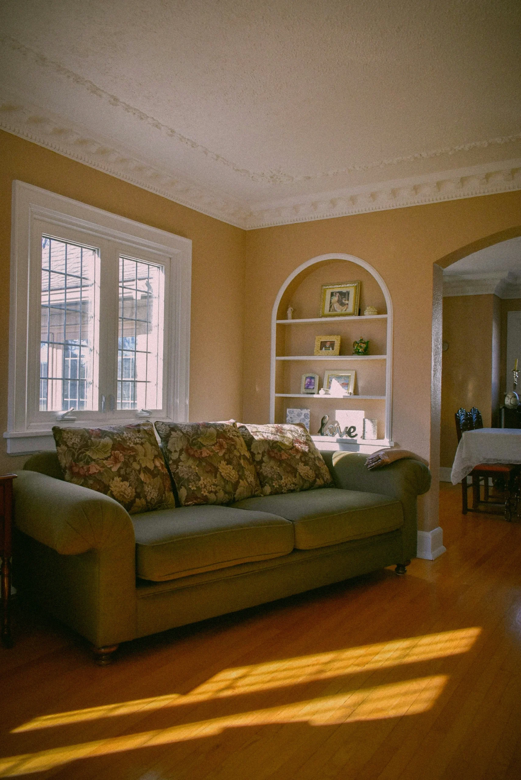 Warm Welcomes Decorating Your Living Room With Earth Tones