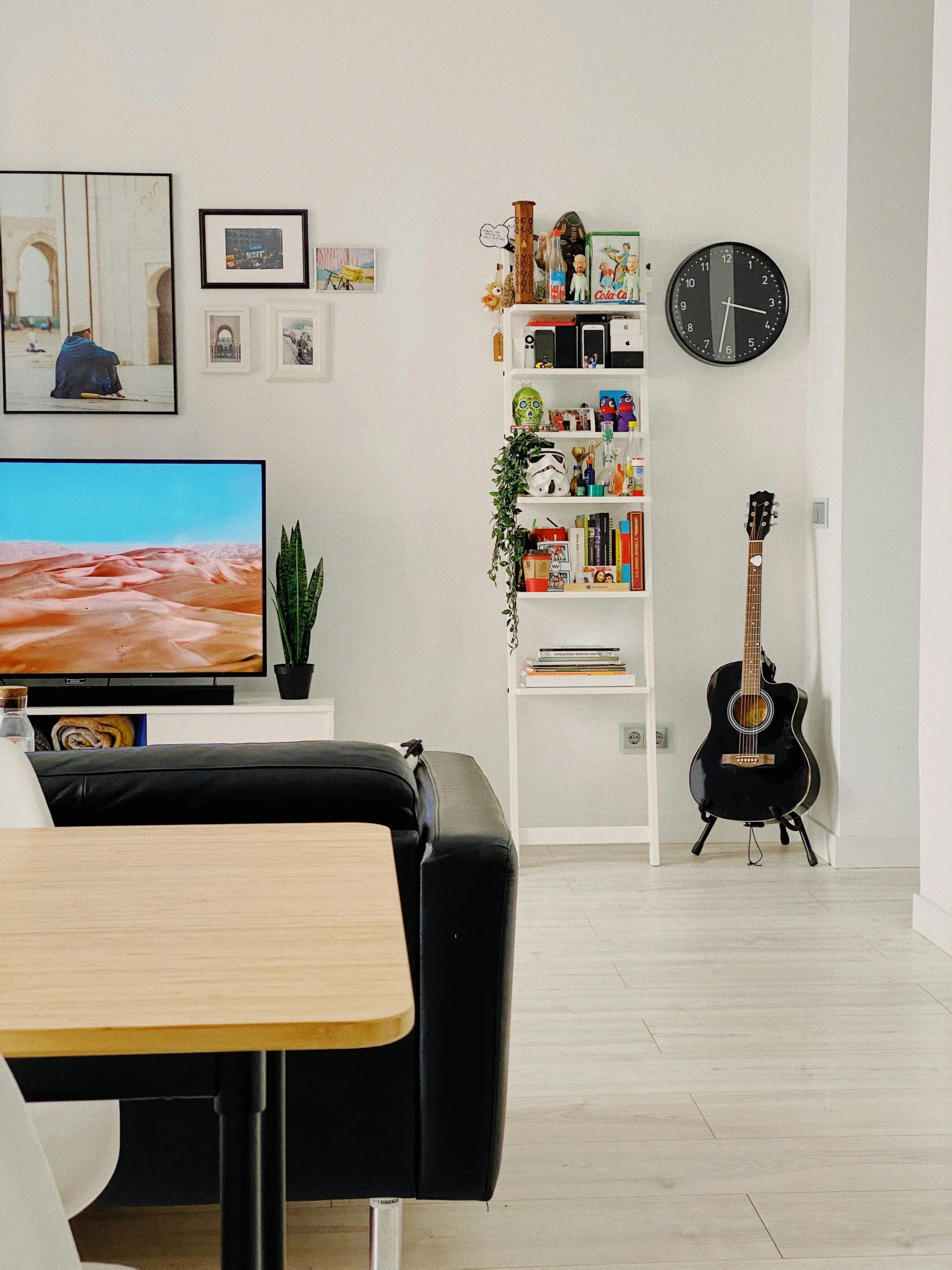10 Apartment Living Room Ideas with TV You Need to See