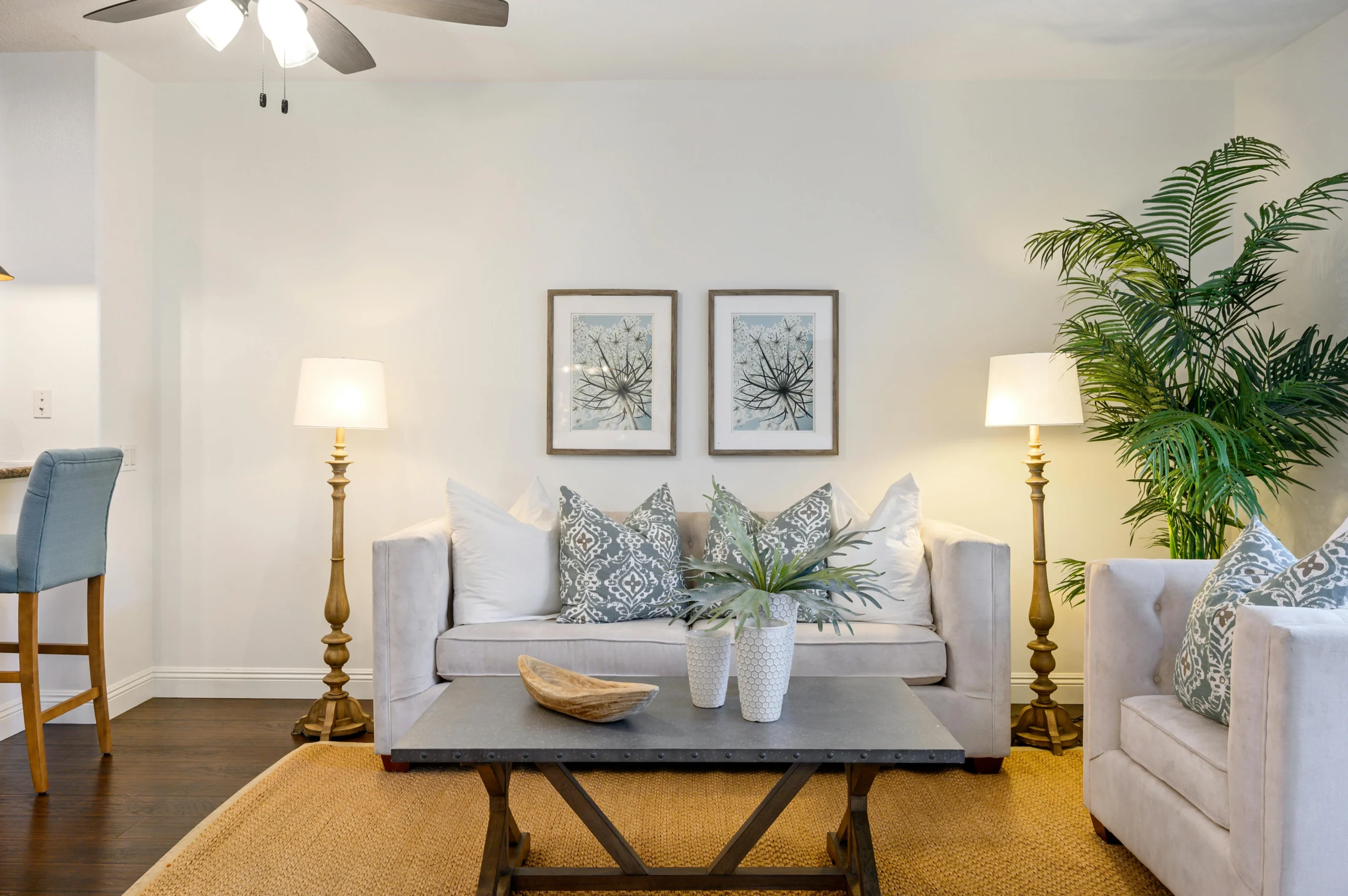 10 Dreamy Living Room Vibes That Blend Comfort & Style