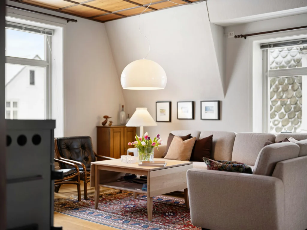 10 Modern Living Room Looks That Use Simple, Elegant Decor