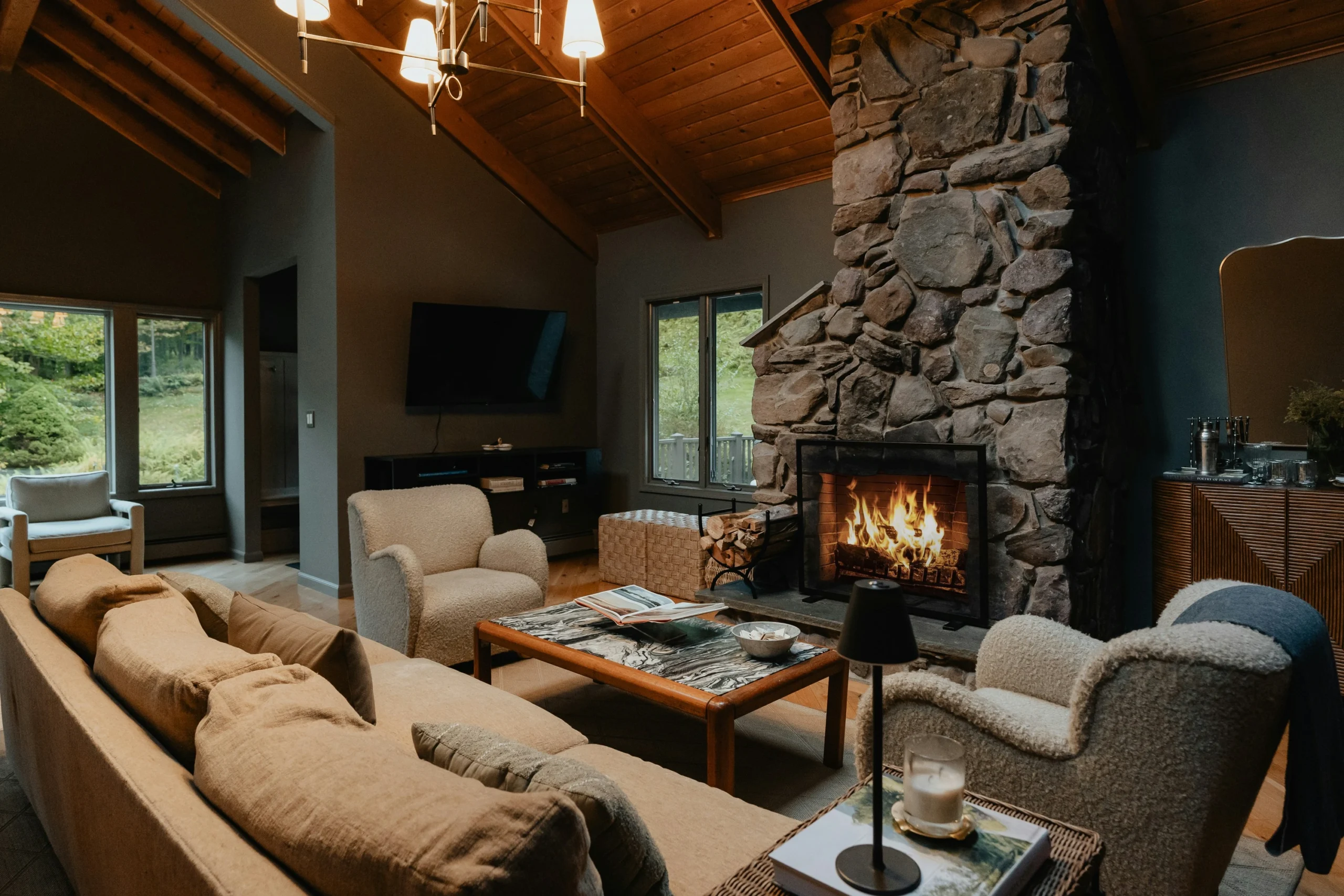 14 Warm Living Room Fireplace Inspiration You’ll Adore