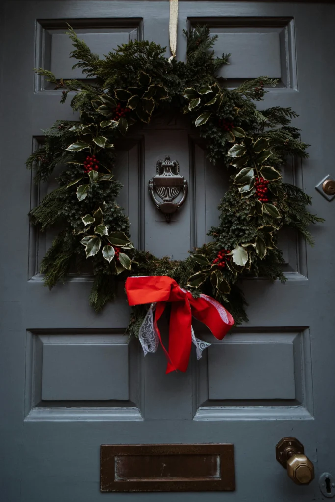 Warm & Festive 15 Cozy Christmas Door Decorations