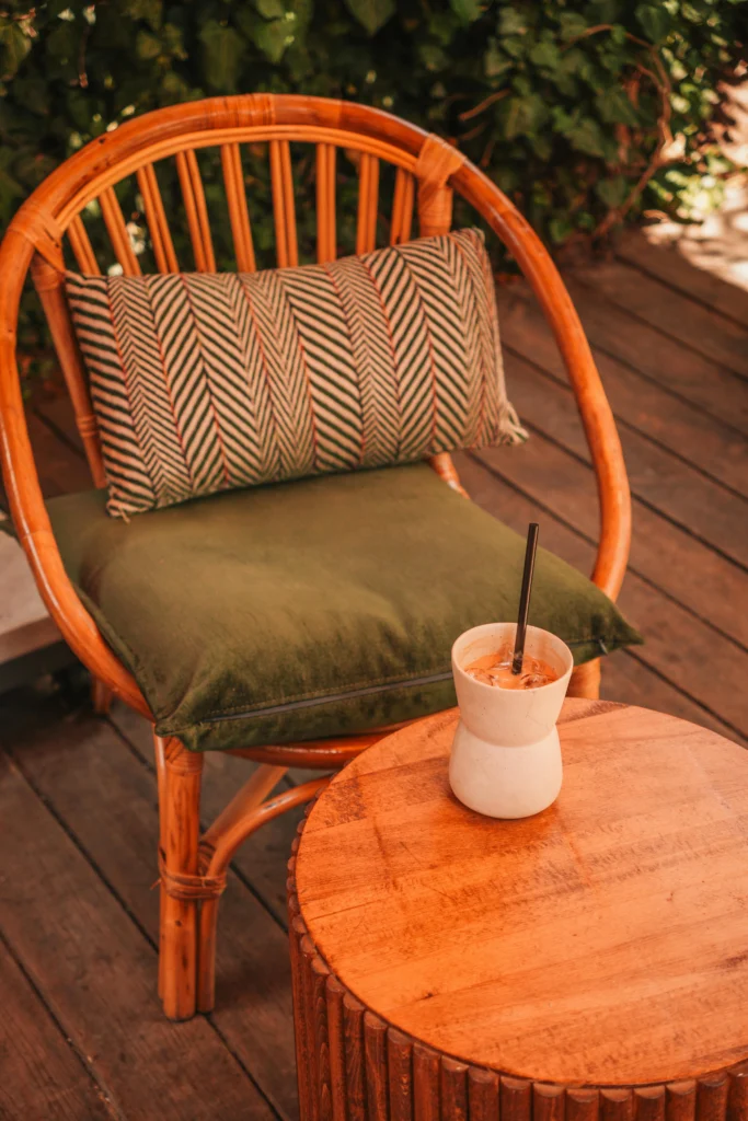 10 Dreamy Green Escapes Perfect for A Cozy Outdoor Retreat