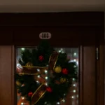 12 Christmas Door Decoration Ideas to Warm Your Winter