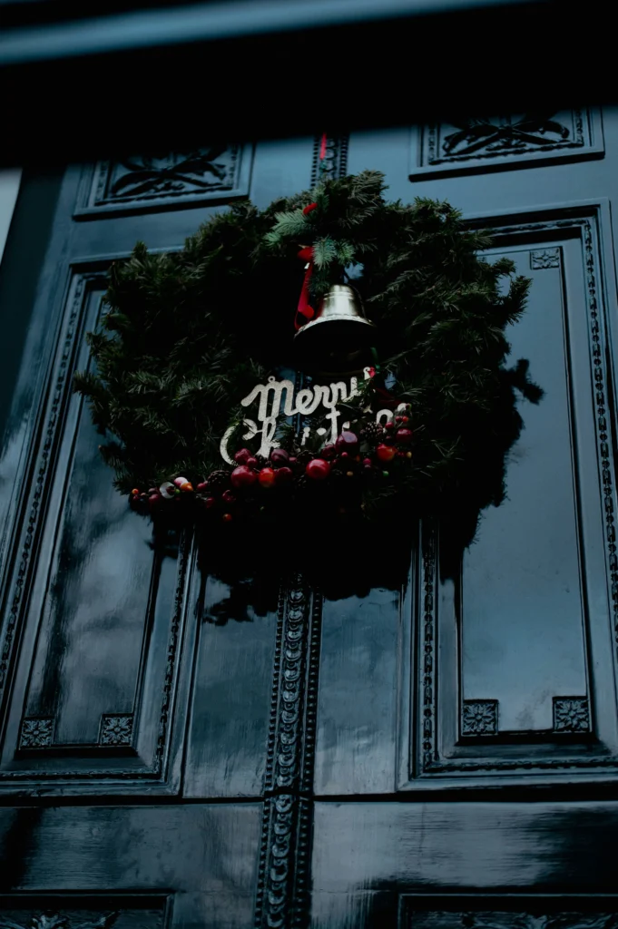 Warm & Festive 15 Cozy Christmas Door Decorations