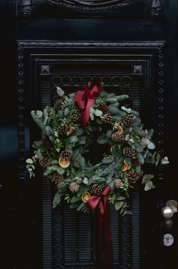 Warm & Festive 15 Cozy Christmas Door Decorations