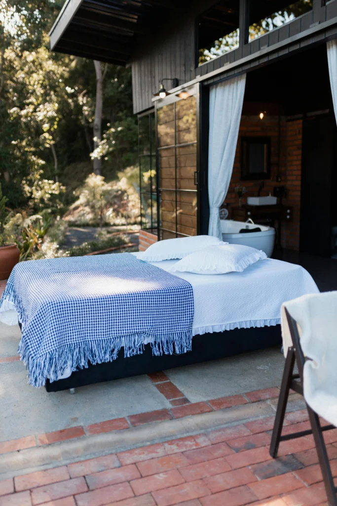 Modern Rustic Bedrooms That Redefine Comfort and Style