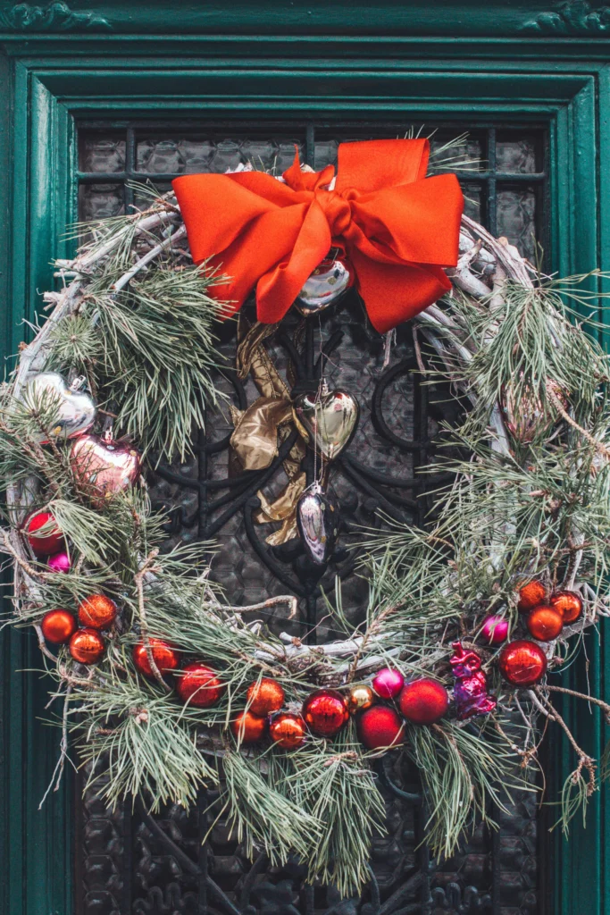 Warm & Festive 15 Cozy Christmas Door Decorations