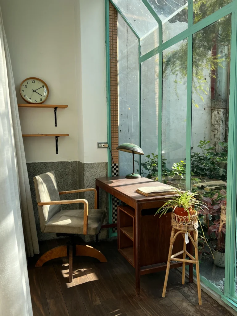 10 Dreamy Green Escapes Perfect for A Cozy Outdoor Retreat