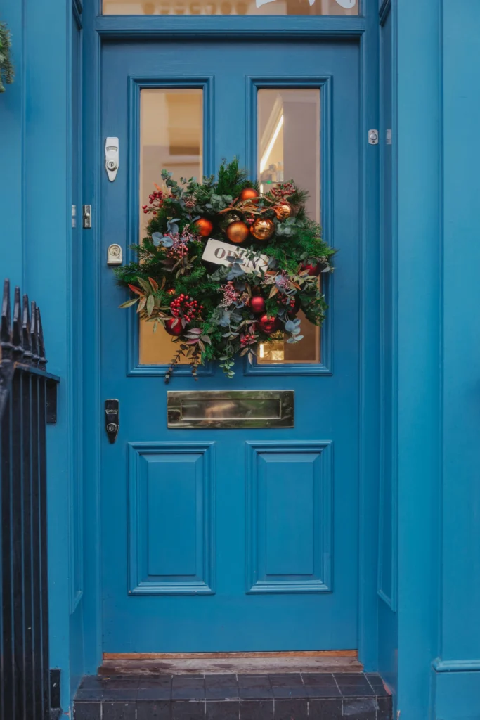 Warm & Festive 15 Cozy Christmas Door Decorations