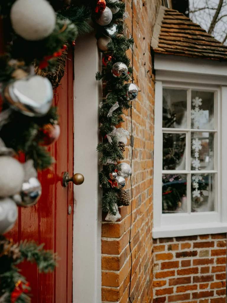 Warm & Festive 15 Cozy Christmas Door Decorations