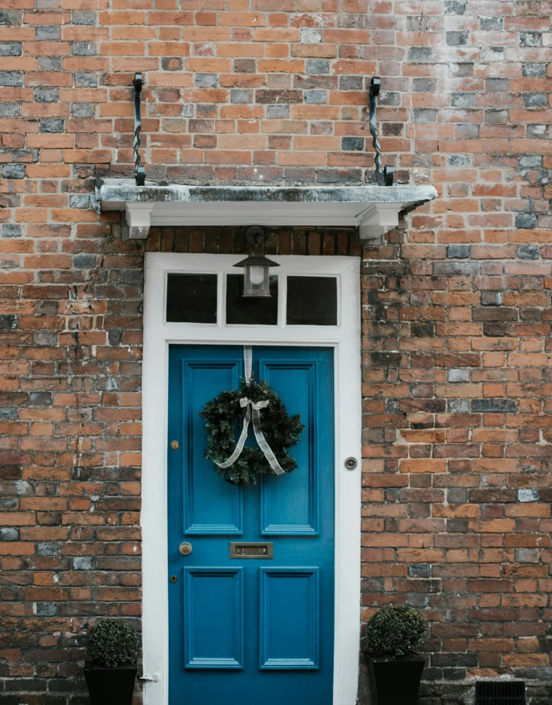 Warm & Festive 15 Cozy Christmas Door Decorations