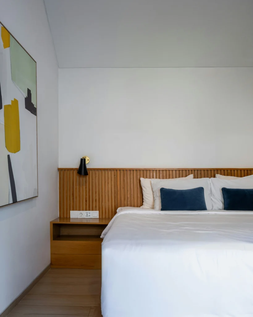 Modern Rustic Bedrooms That Redefine Comfort and Style