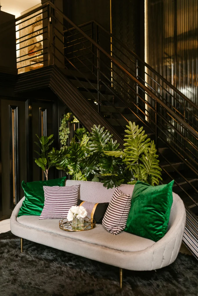 10 Dreamy Green Escapes Perfect for A Cozy Outdoor Retreat