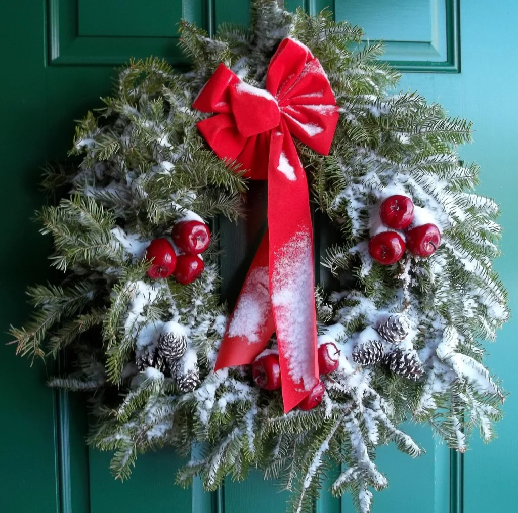 13 Cozy Christmas Decor Ideas for A Magical Entryway