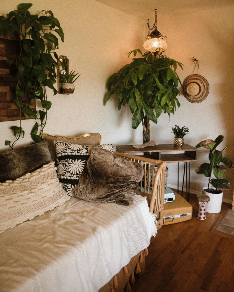10 Creative Ways to Decorate with Indoor Plants
